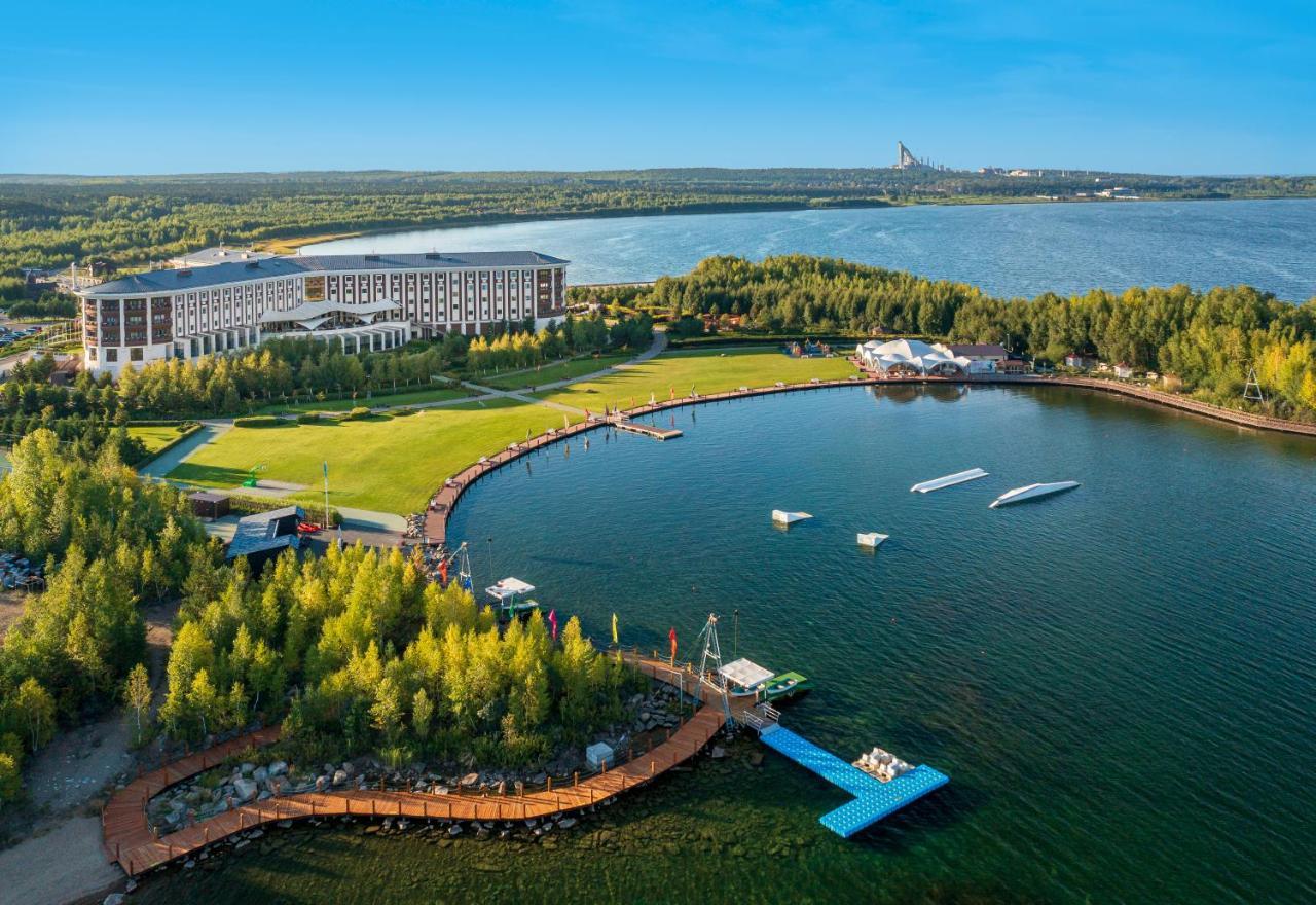 Hotel Rixos Borovoe Shchūchīnsk Exterior foto Aerial view of the hotel and the lake