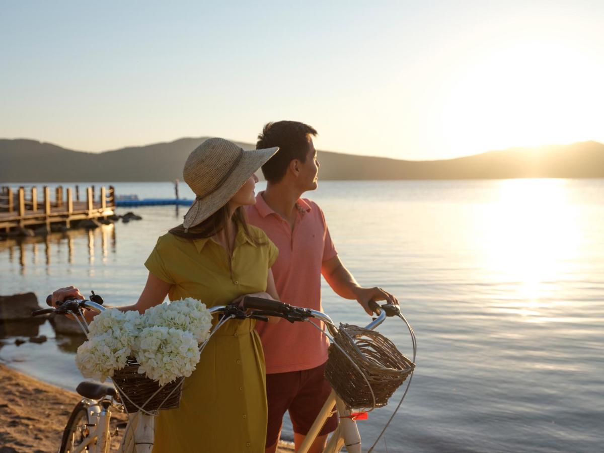 Hotel Rixos Borovoe Shchūchīnsk Exterior foto A couple on the shores of Lake Tahoe