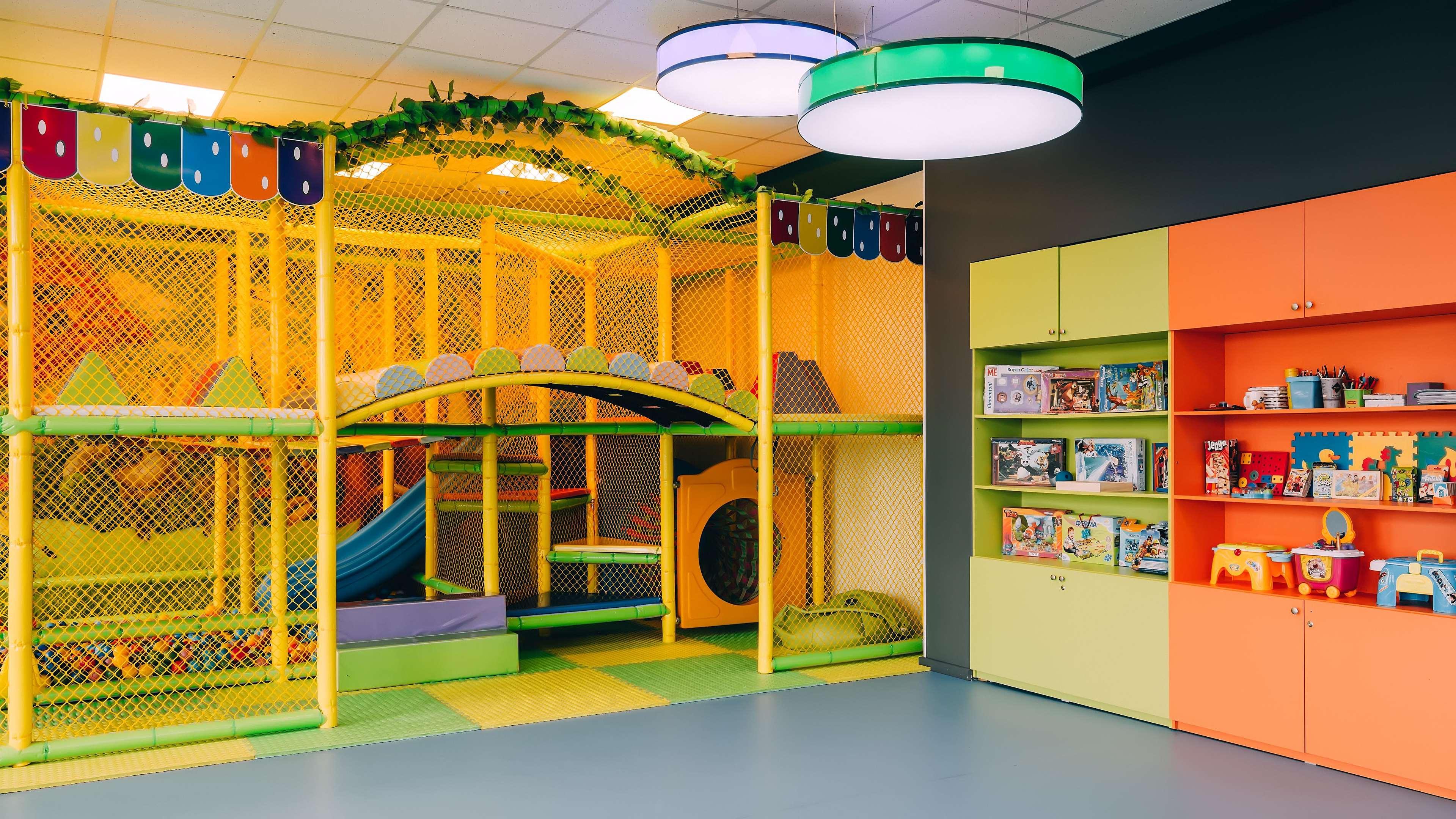 Hotel Rixos Borovoe Shchūchīnsk Exterior foto The interior of a typical indoor playground