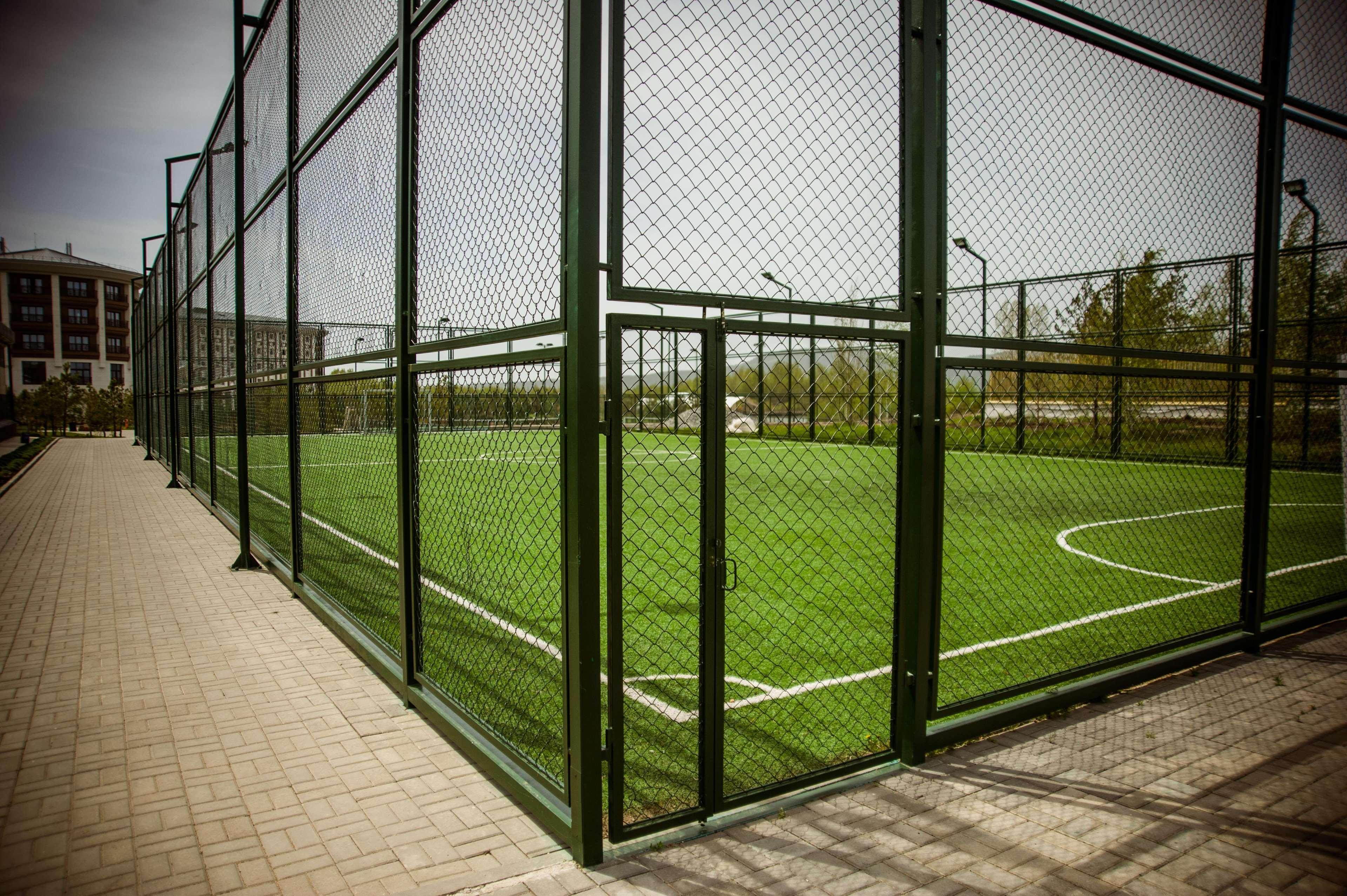 Hotel Rixos Borovoe Shchūchīnsk Exterior foto The football field at the school