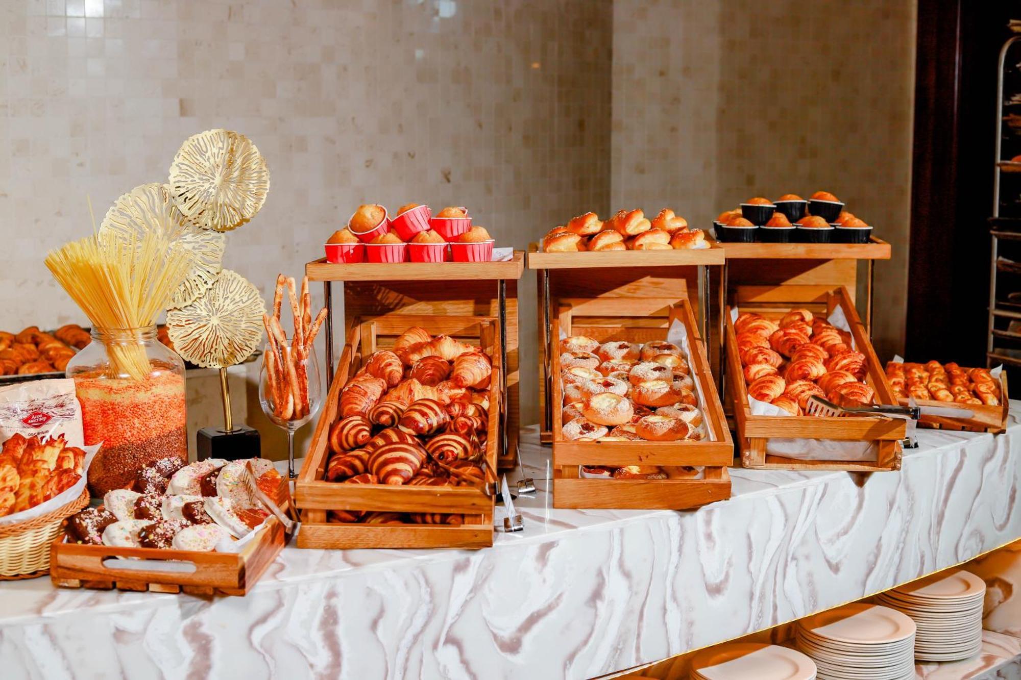 Hotel Rixos Borovoe Shchūchīnsk Exterior foto A pastry buffet